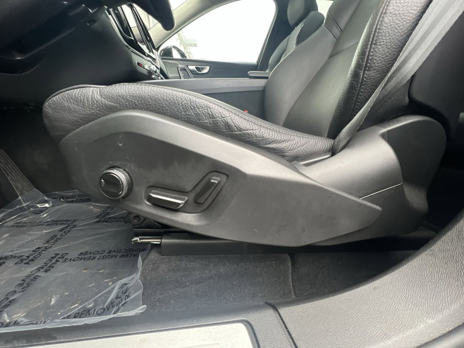 Used 2023 Volvo XC60 T8 Plus w/ Protection Package Premier image 15