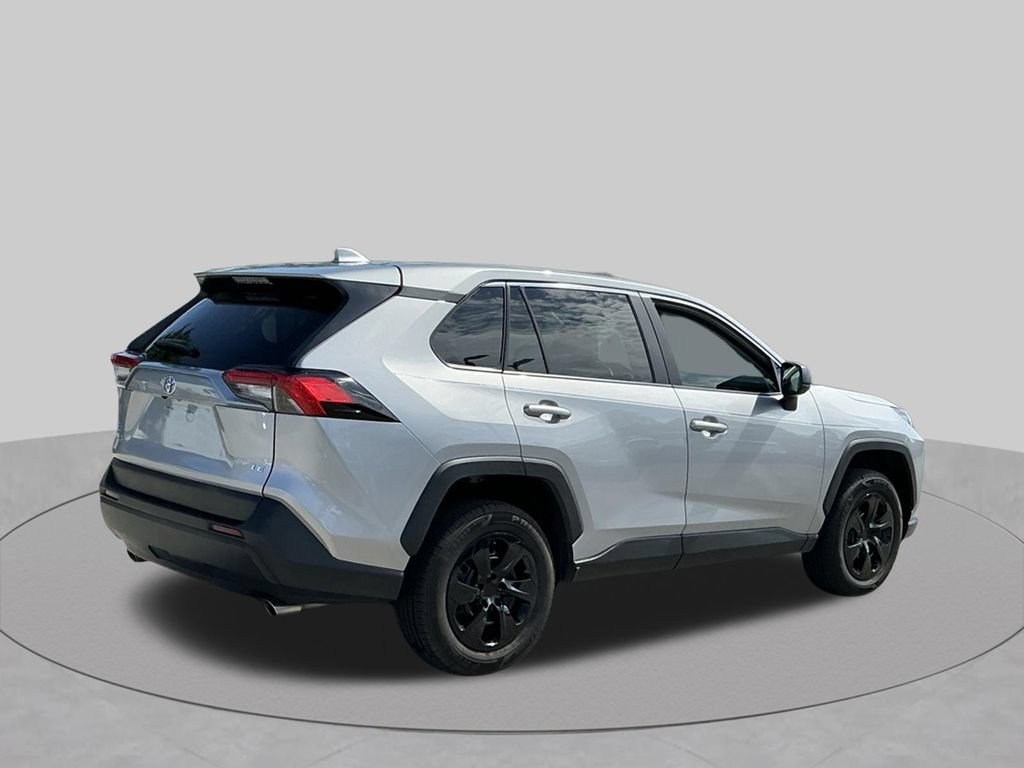 Used 2022 Toyota RAV4 LE FWD image 14