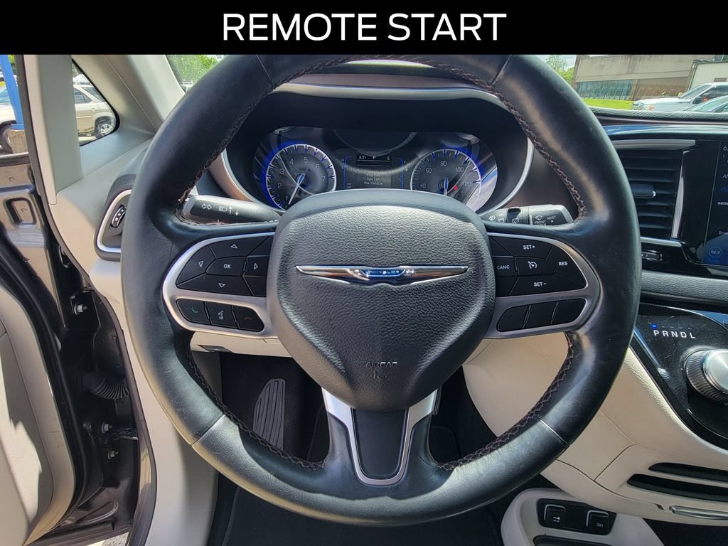 Used 2019 Chrysler Pacifica Touring-L FWD image 22