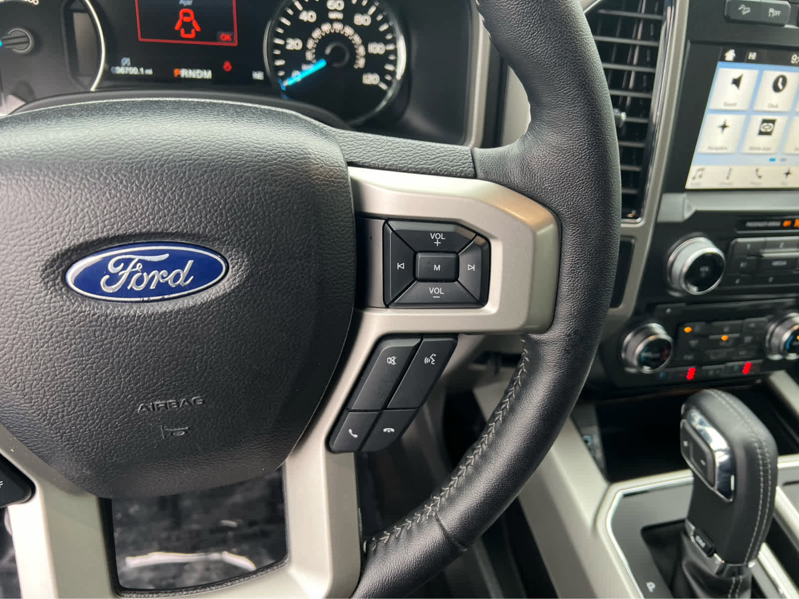 Certified 2018 Ford F150 Lariat w/ Equipment Group 502A Luxury image 34