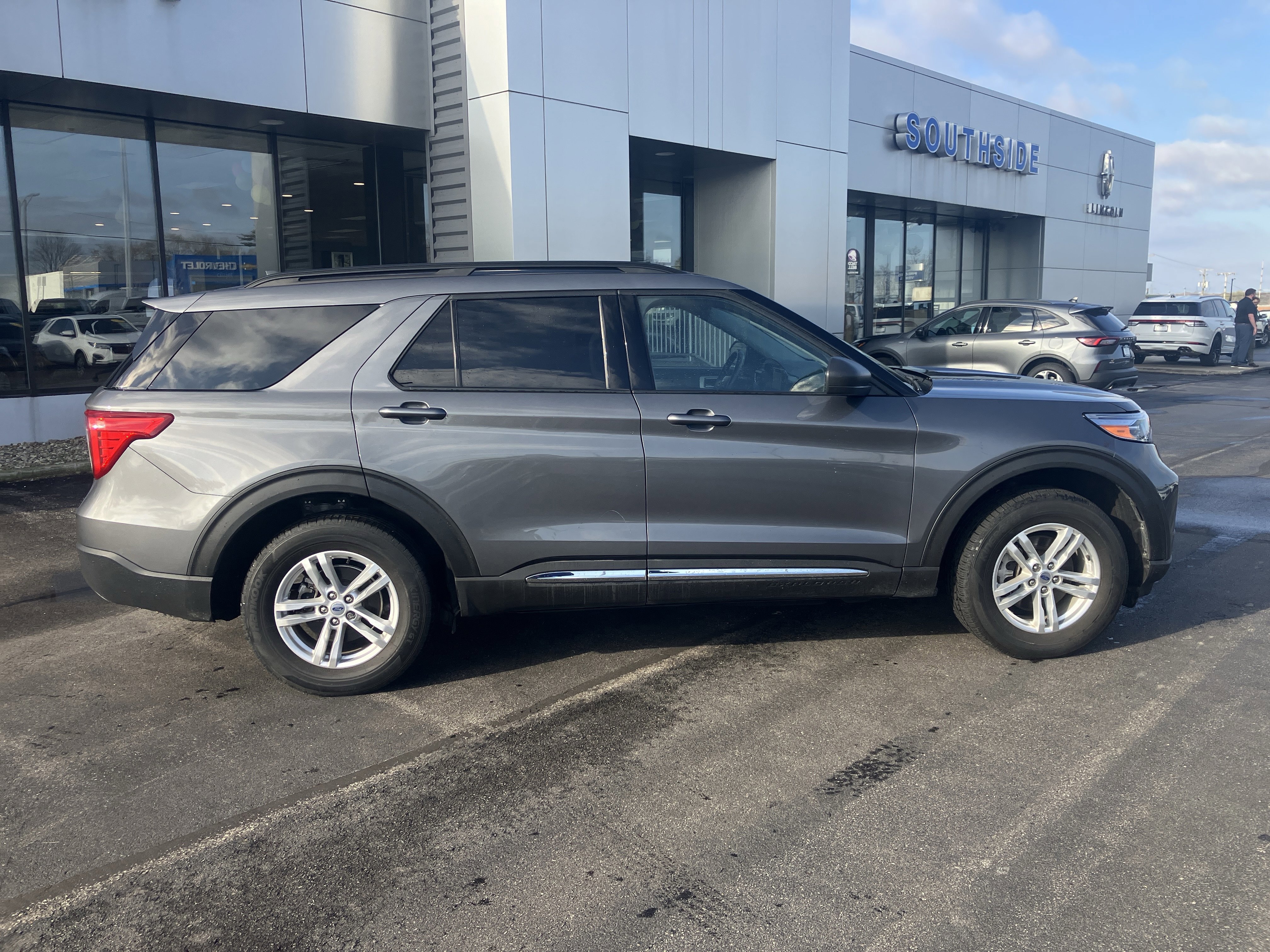 Certified 2023 Ford Explorer XLT w/ Equipment Group 202A AWD/4WD image 6