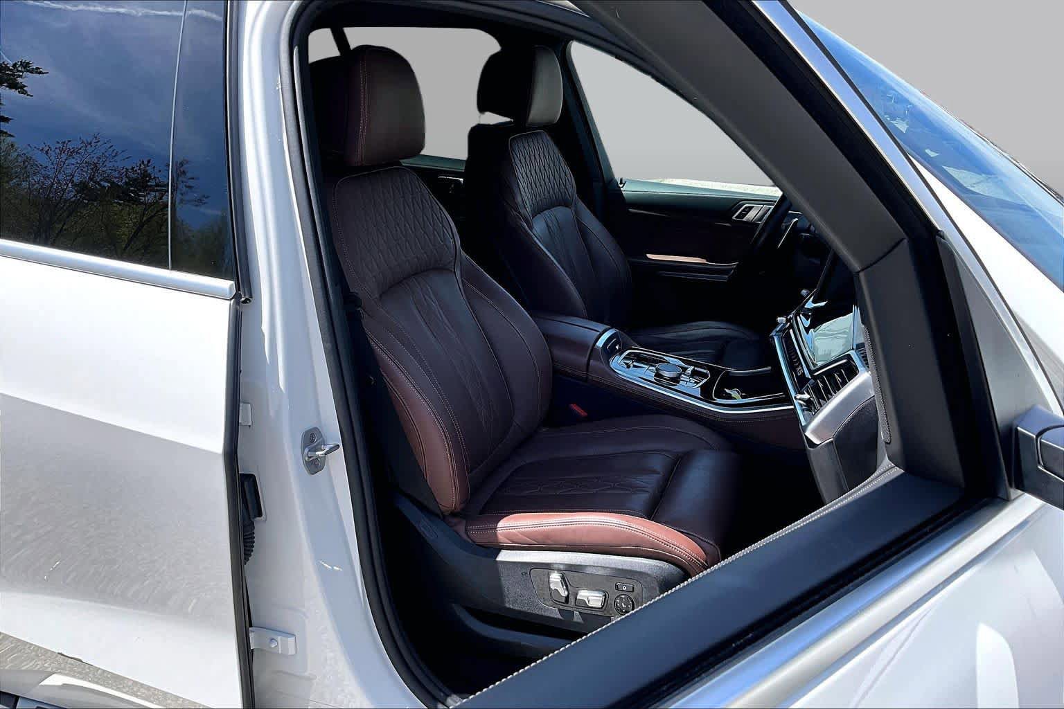 Used 2025 BMW X5 xDrive50e AWD/4WD image 8