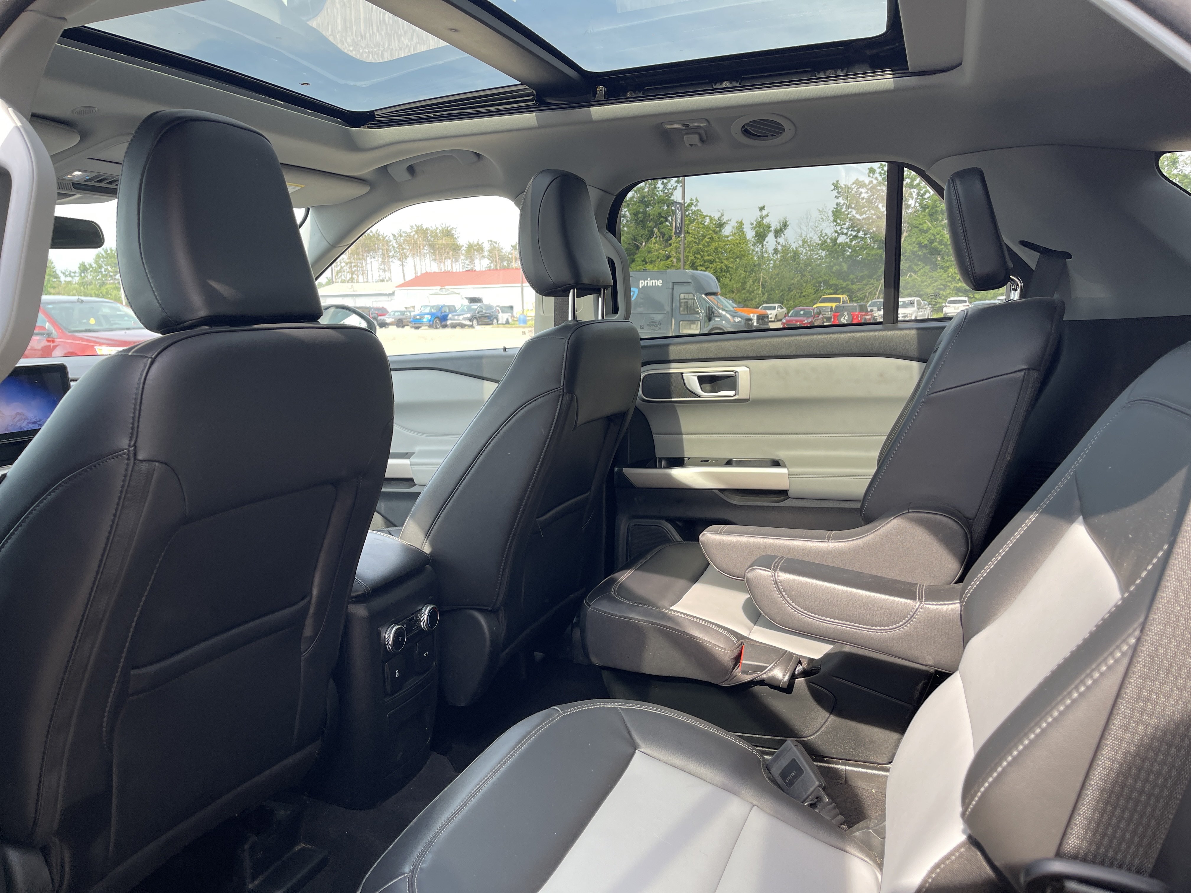 Certified 2023 Ford Explorer XLT w/ XLT Sport Appearance Package AWD/4WD image 11