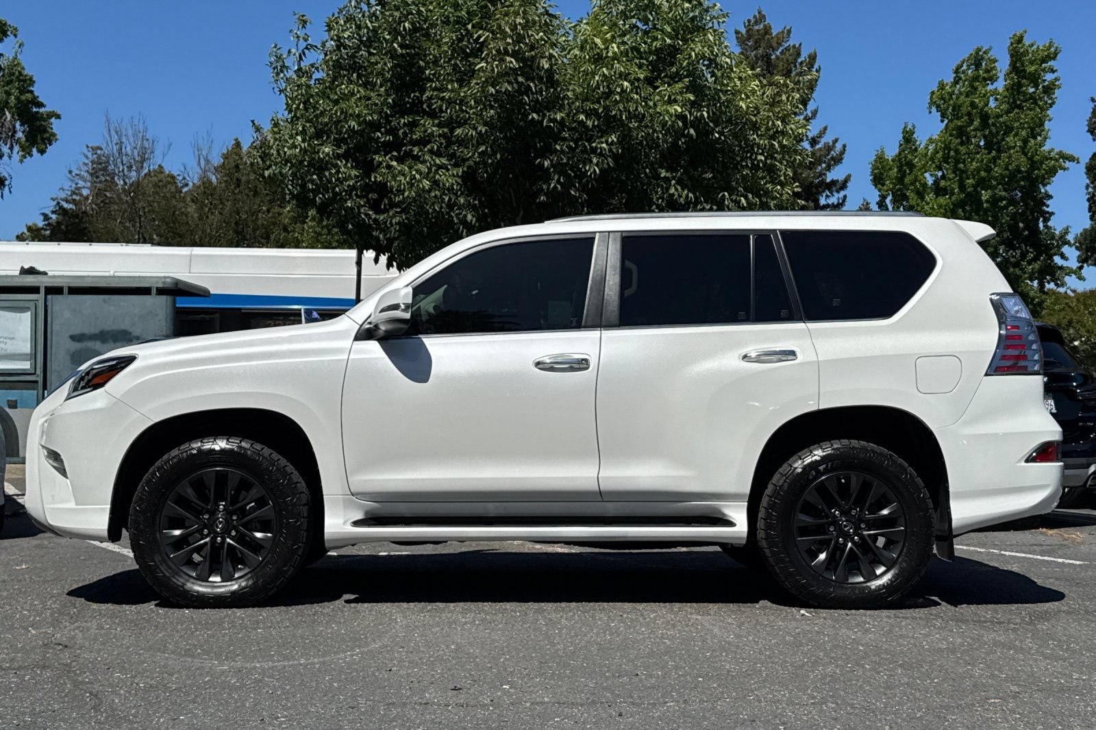 Used 2021 Lexus GX 460 Premium w/ Premium Package AWD/4WD image 8