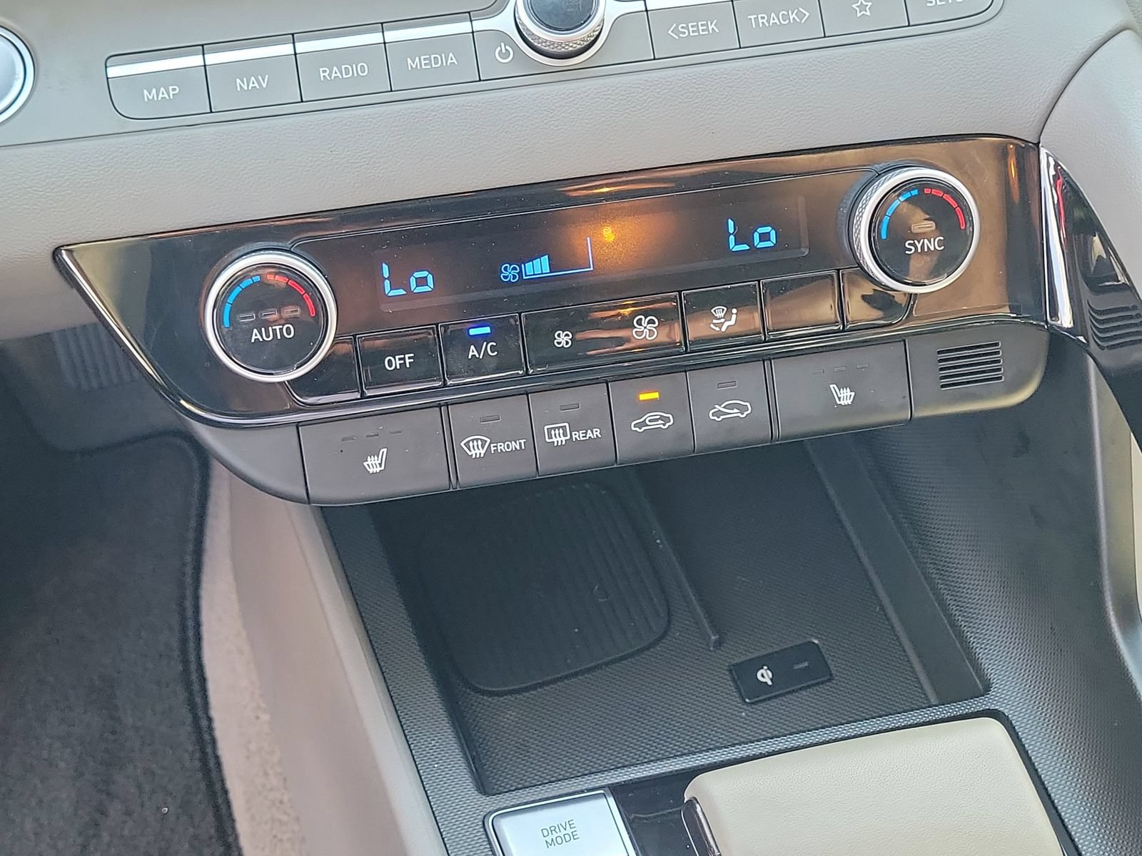 Used 2025 Hyundai Elantra SEL FWD image 24