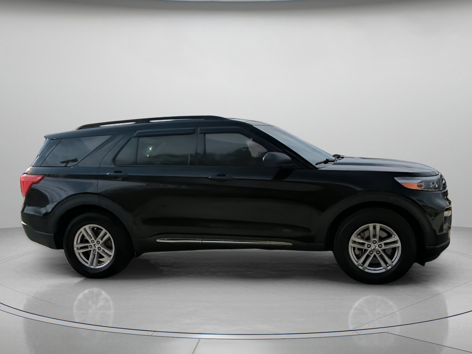 Certified 2022 Ford Explorer XLT w/ Equipment Group 202A image 26