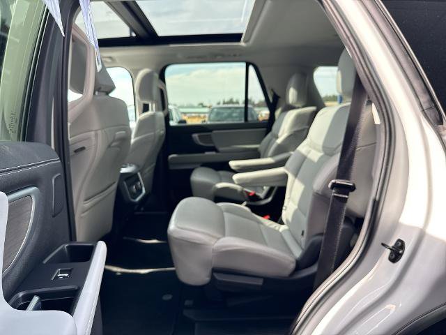 Certified 2025 Ford Expedition Platinum w/ Driver's Package AWD/4WD image 25