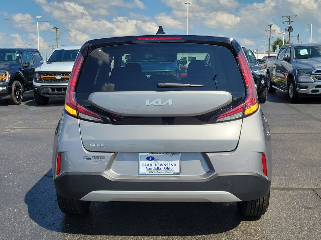 Used 2025 Kia Soul LX w/ LX Technology Package FWD image 5
