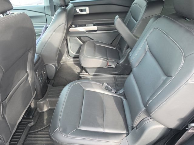 Certified 2024 Ford Explorer XLT w/ Equipment Group 202A RWD image 13