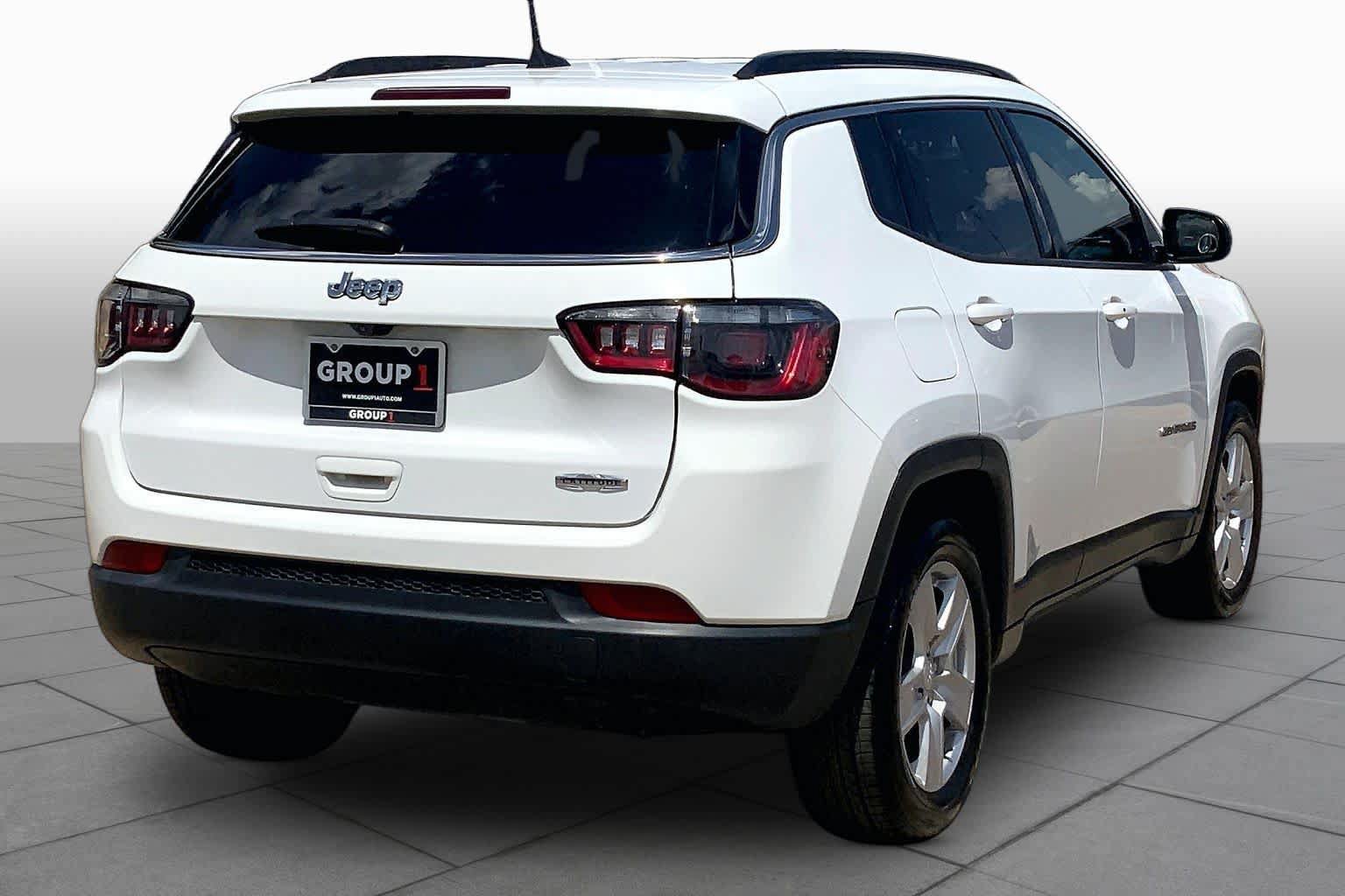 Used 2022 Jeep Compass Latitude FWD image 13