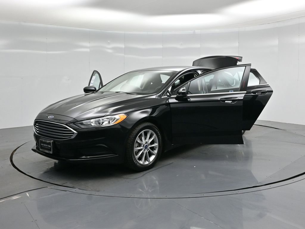 Certified 2017 Ford Fusion SE image 28