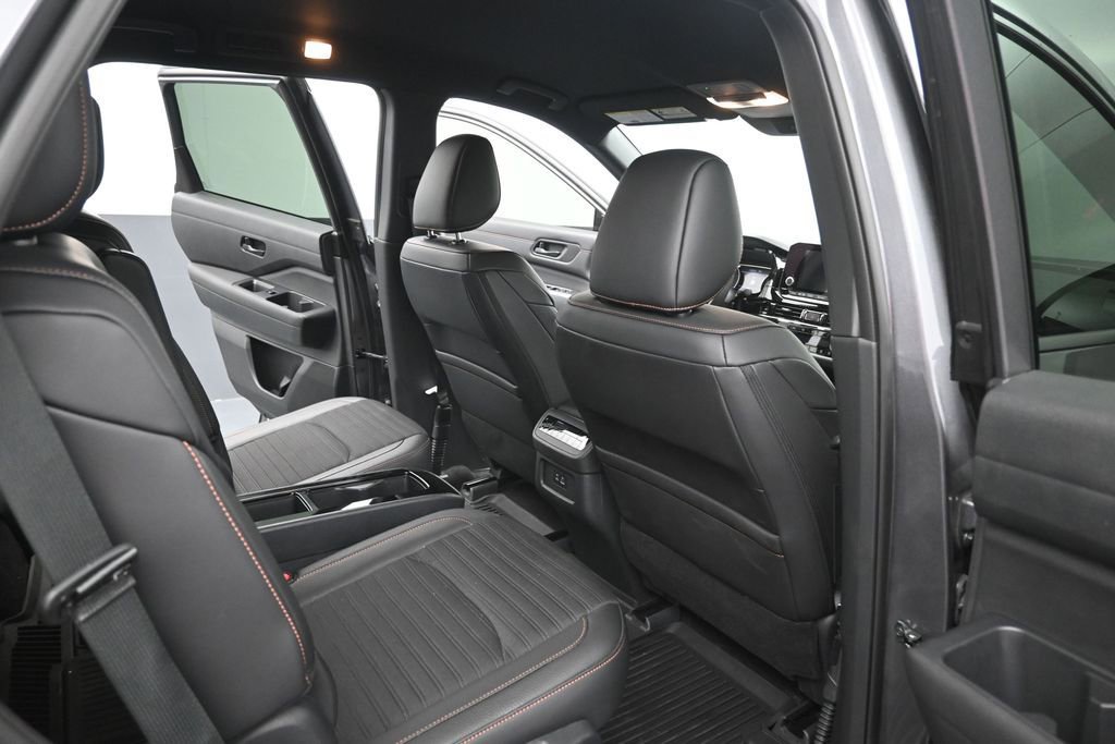 Used 2025 Nissan Pathfinder Rock Creek AWD/4WD image 10