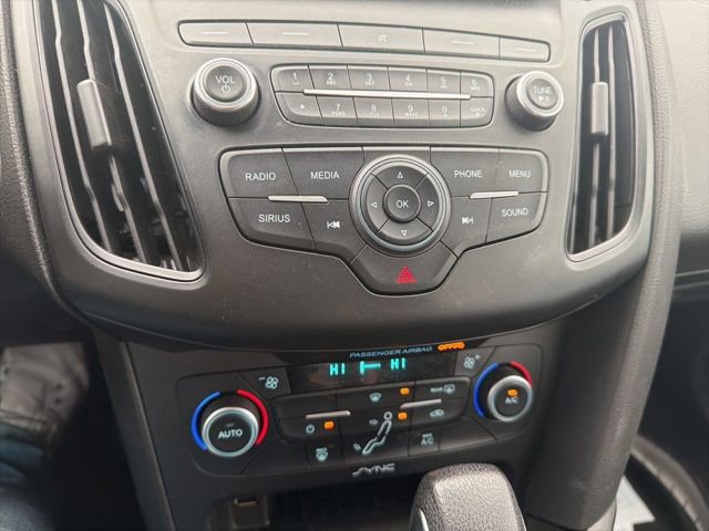 Certified 2018 Ford Focus SE w/ SE Appearance Package image 18