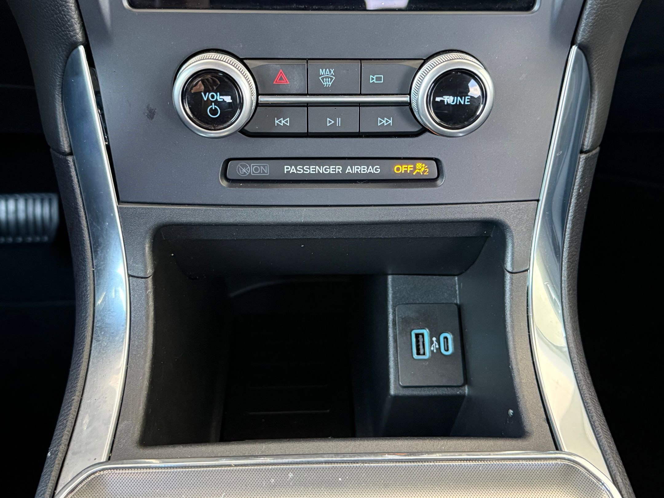 Certified 2022 Ford Edge Titanium w/ Cargo Accessory Package image 19