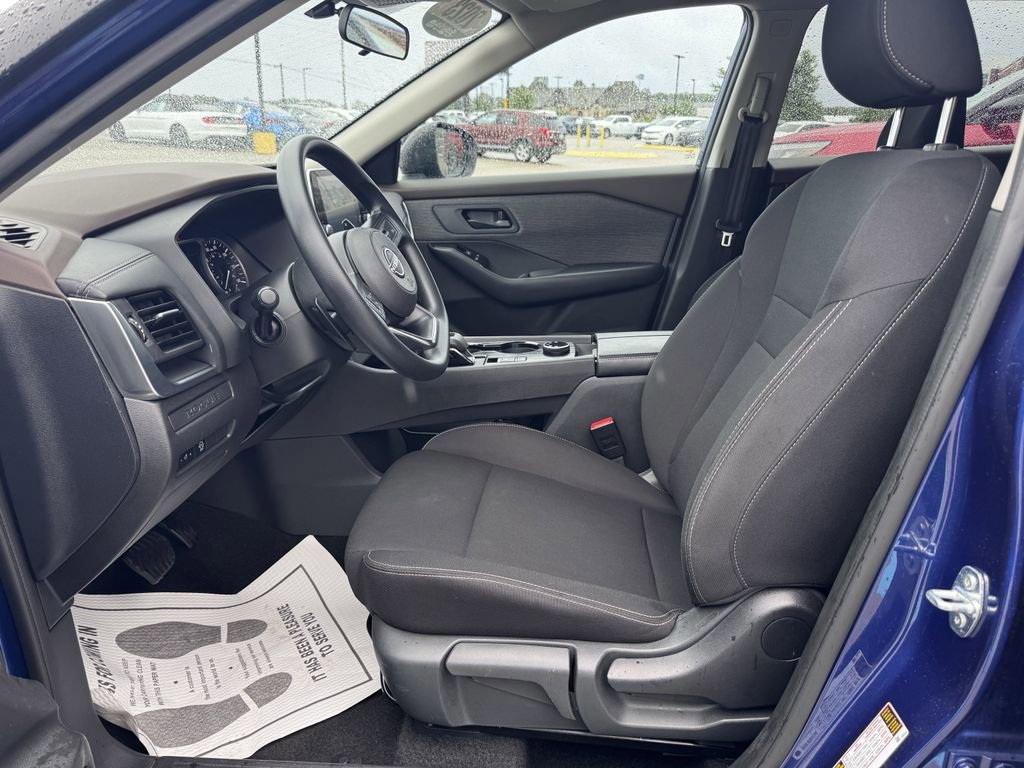 Used 2023 Nissan Rogue S image 9