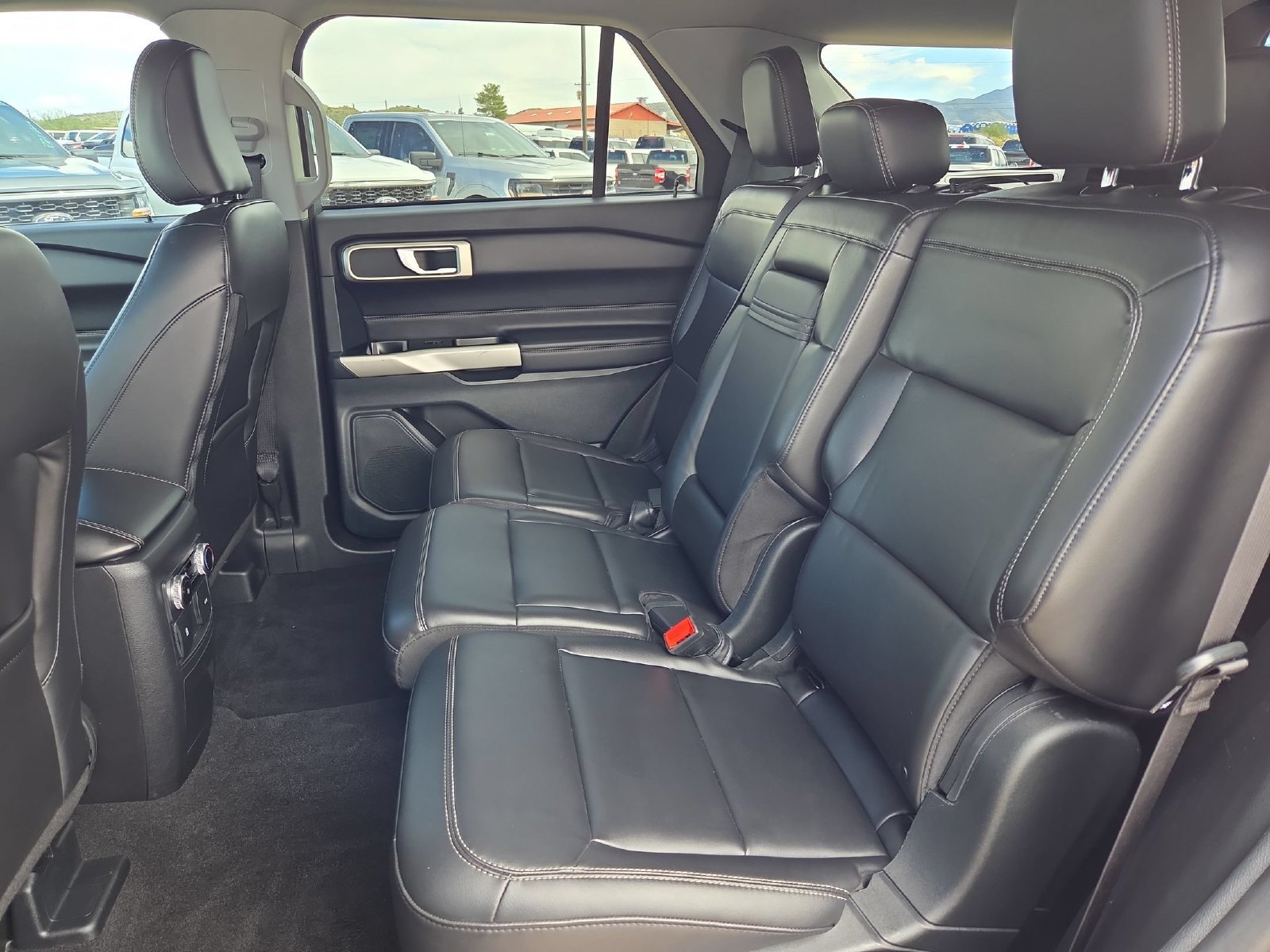 Certified 2023 Ford Explorer XLT w/ Equipment Group 202A AWD/4WD image 24