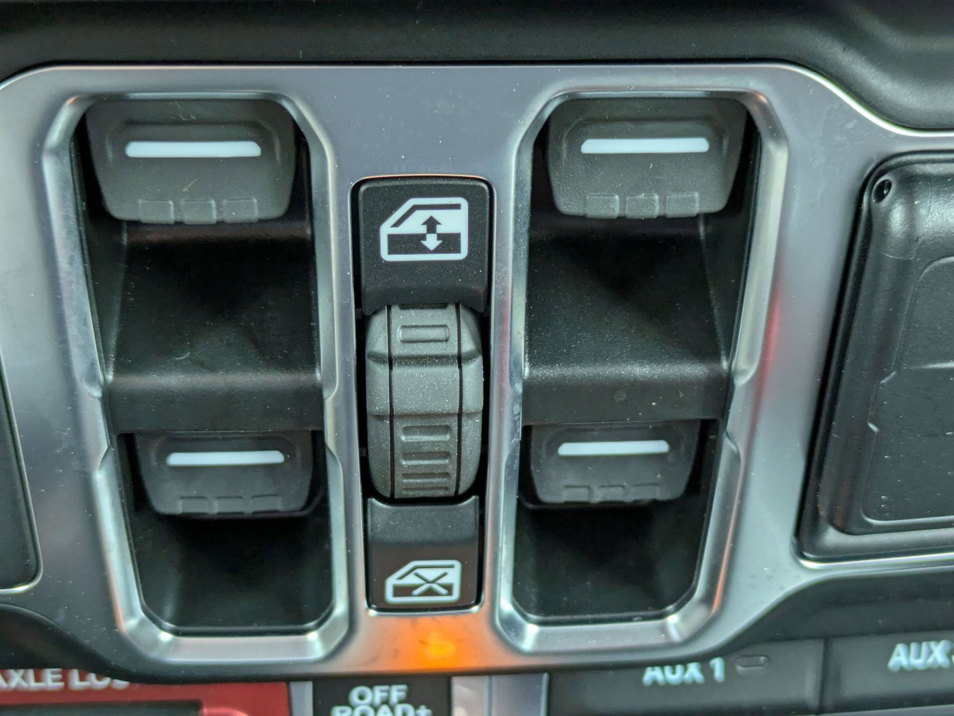 Used 2024 Jeep Gladiator Mojave w/ Convenience Group image 27