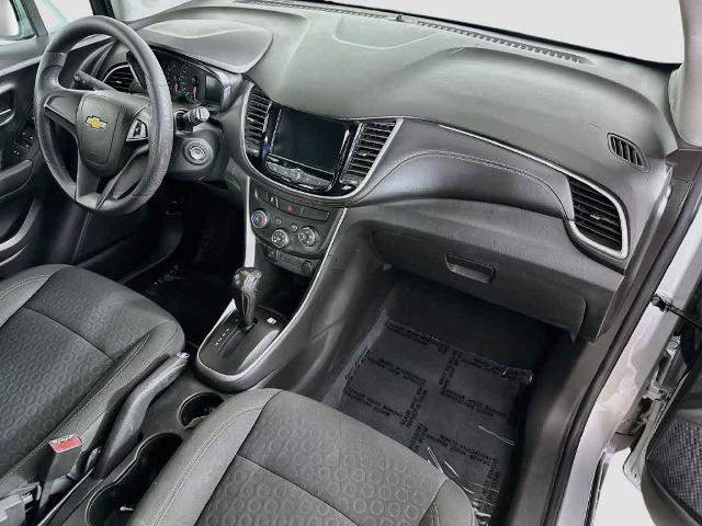 Used 2020 Chevrolet Trax LS FWD image 30
