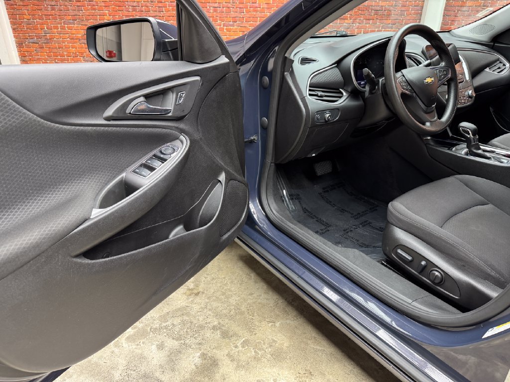 Used 2025 Chevrolet Malibu LT FWD image 9