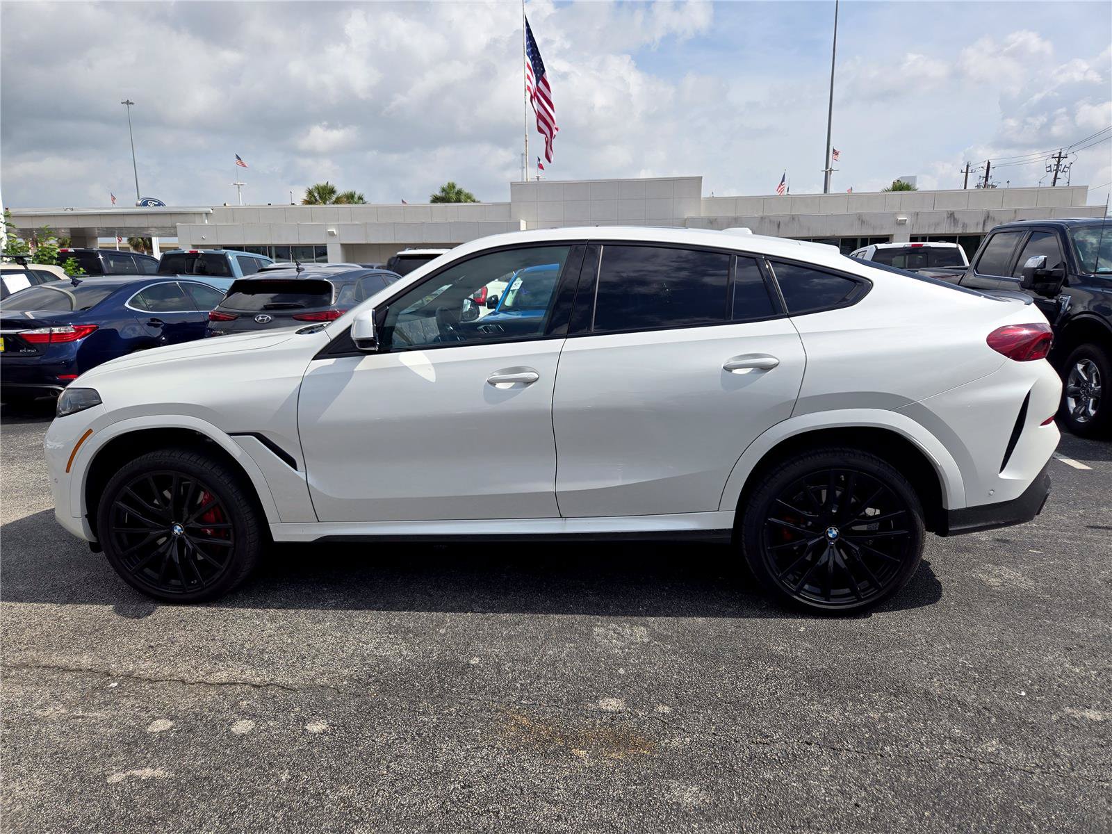 Used 2026 BMW X6 xDrive40i w/ Premium Package AWD/4WD image 5