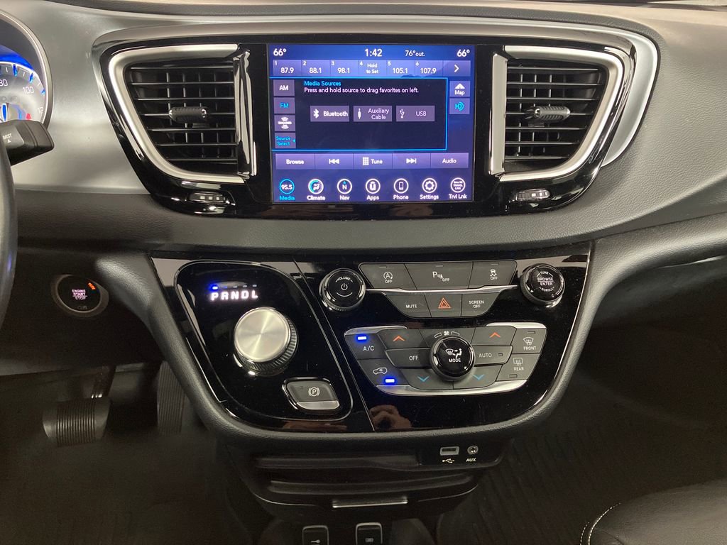 Used 2020 Chrysler Pacifica Touring w/ S Appearance Package image 29