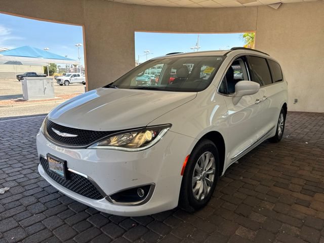 Used 2017 Chrysler Pacifica Touring-L FWD video 1