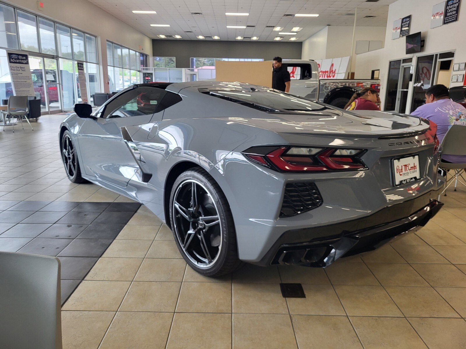 Used 2024 Chevrolet Corvette Stingray Preferred Cpe w/ Stealth Interior Trim Package image 2