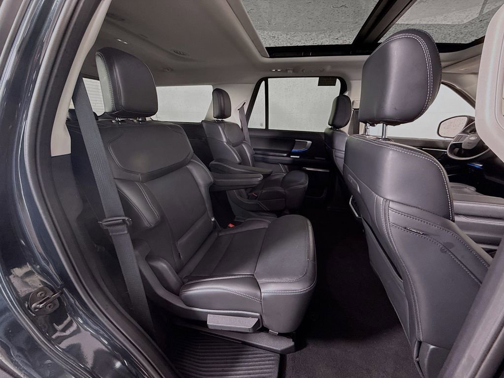 Certified 2025 Ford Expedition Platinum image 30