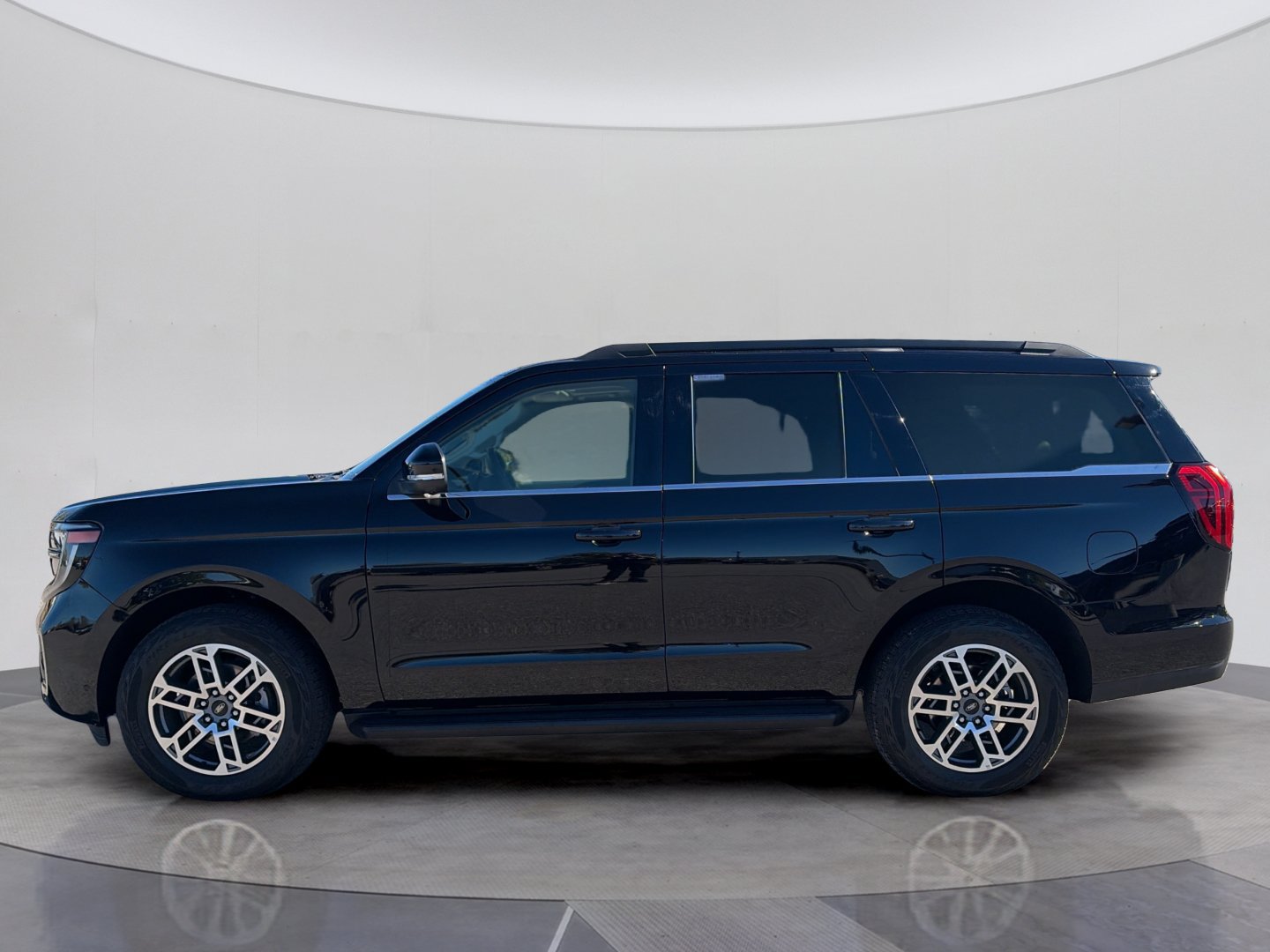 Certified 2025 Ford Expedition Active AWD/4WD image 2