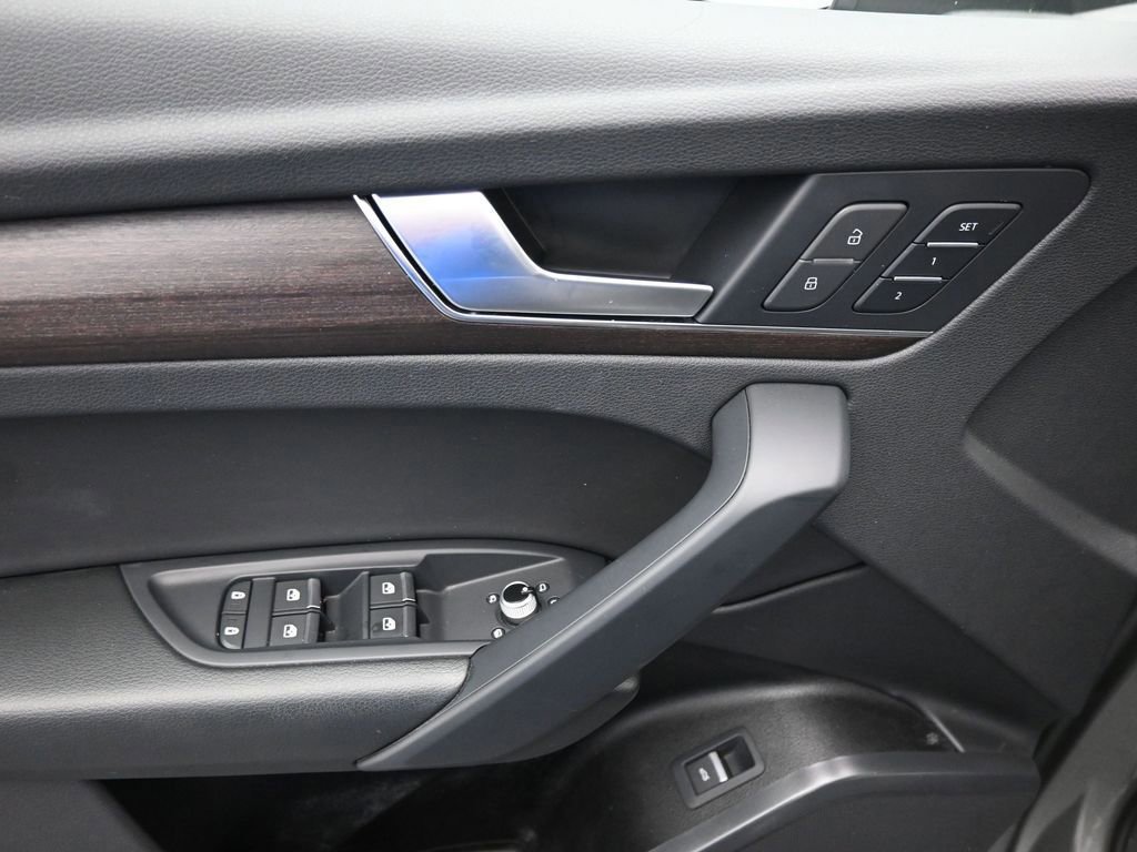 Used 2023 Audi Q5 2.0T Premium w/ Convenience Package image 41