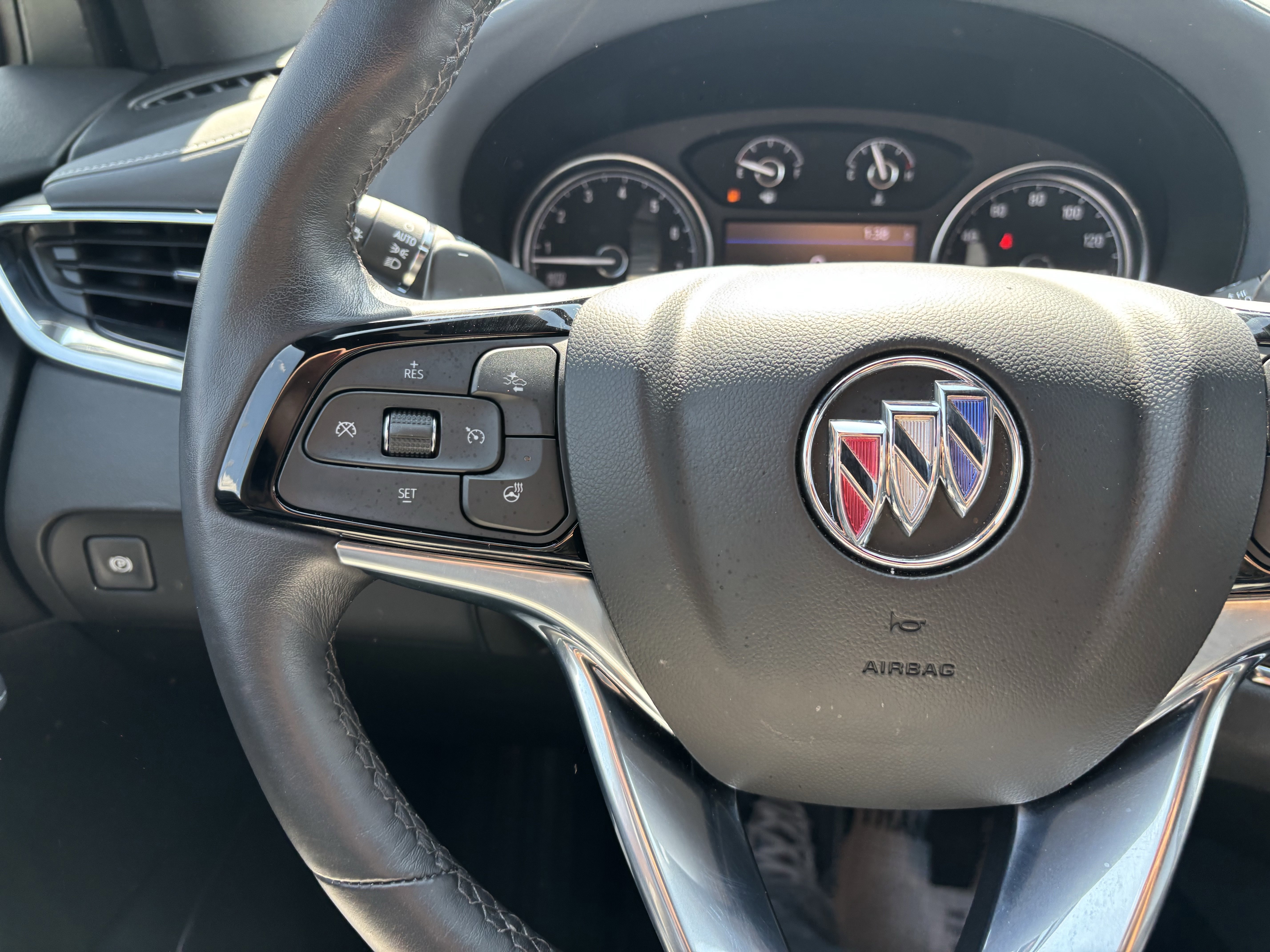 Used 2023 Buick Enclave Essence image 31