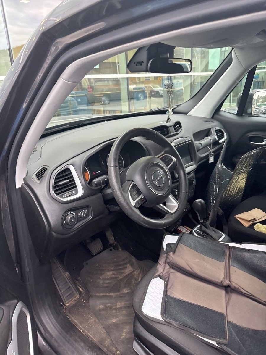 Used 2018 Jeep Renegade Latitude image 3