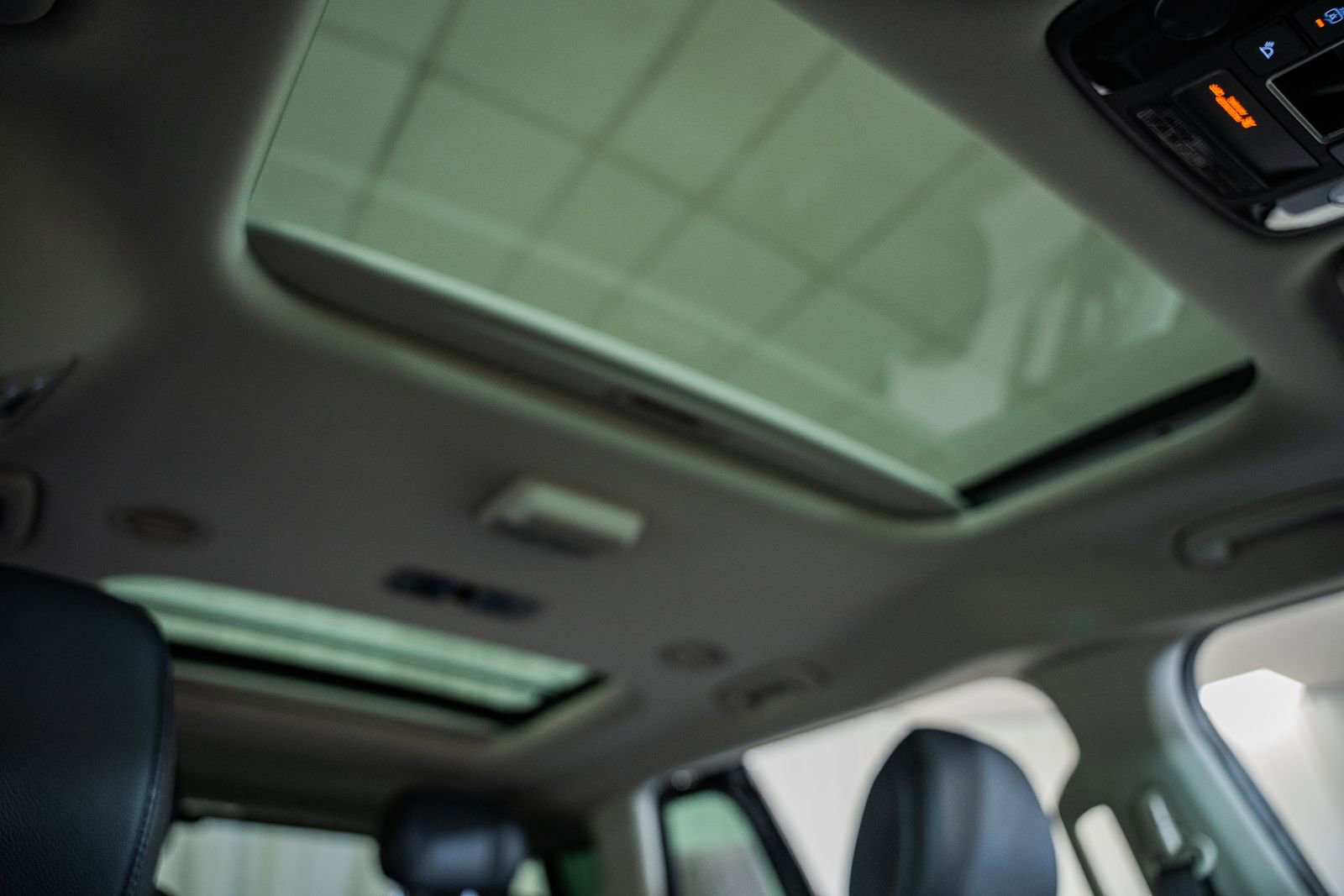 Used 2025 Kia Carnival SX Prestige image 40