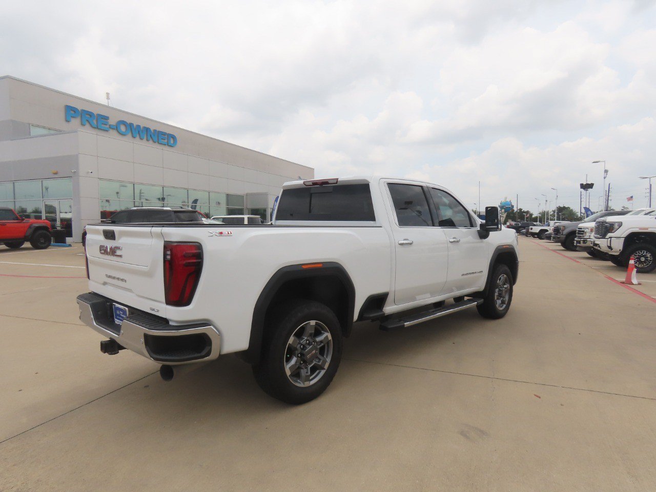 Used 2025 GMC Sierra 2500 SLT w/ Texas SLT Premium Package AWD/4WD image 11