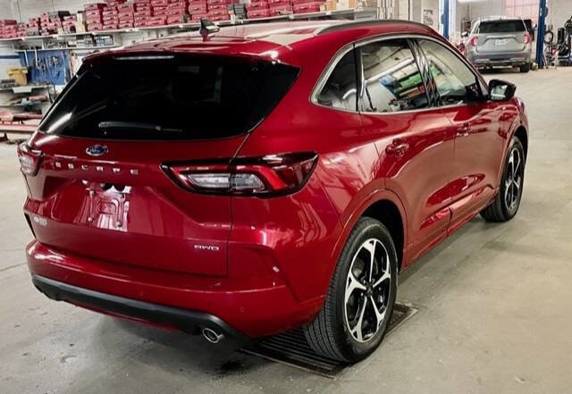 Certified 2024 Ford Escape ST-Line Select w/ Tech Pack #2 image 5