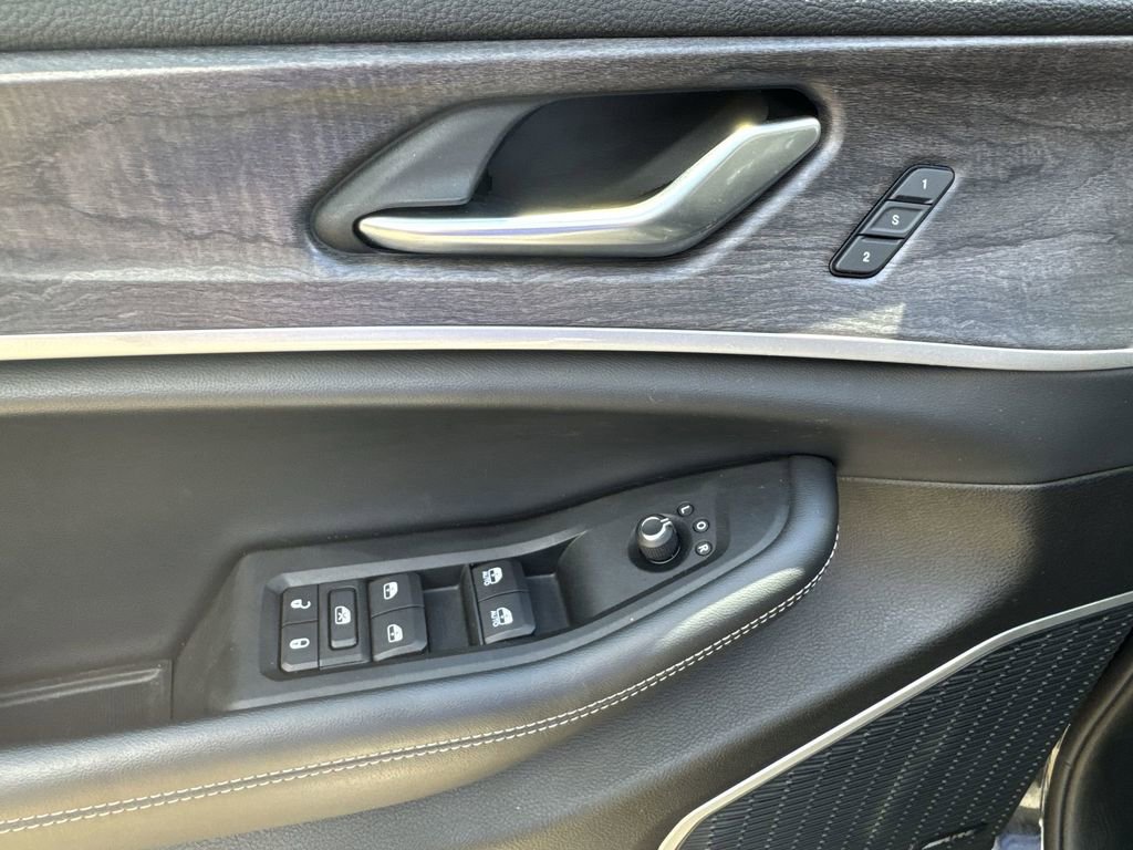 Used 2022 Jeep Grand Cherokee Limited image 13