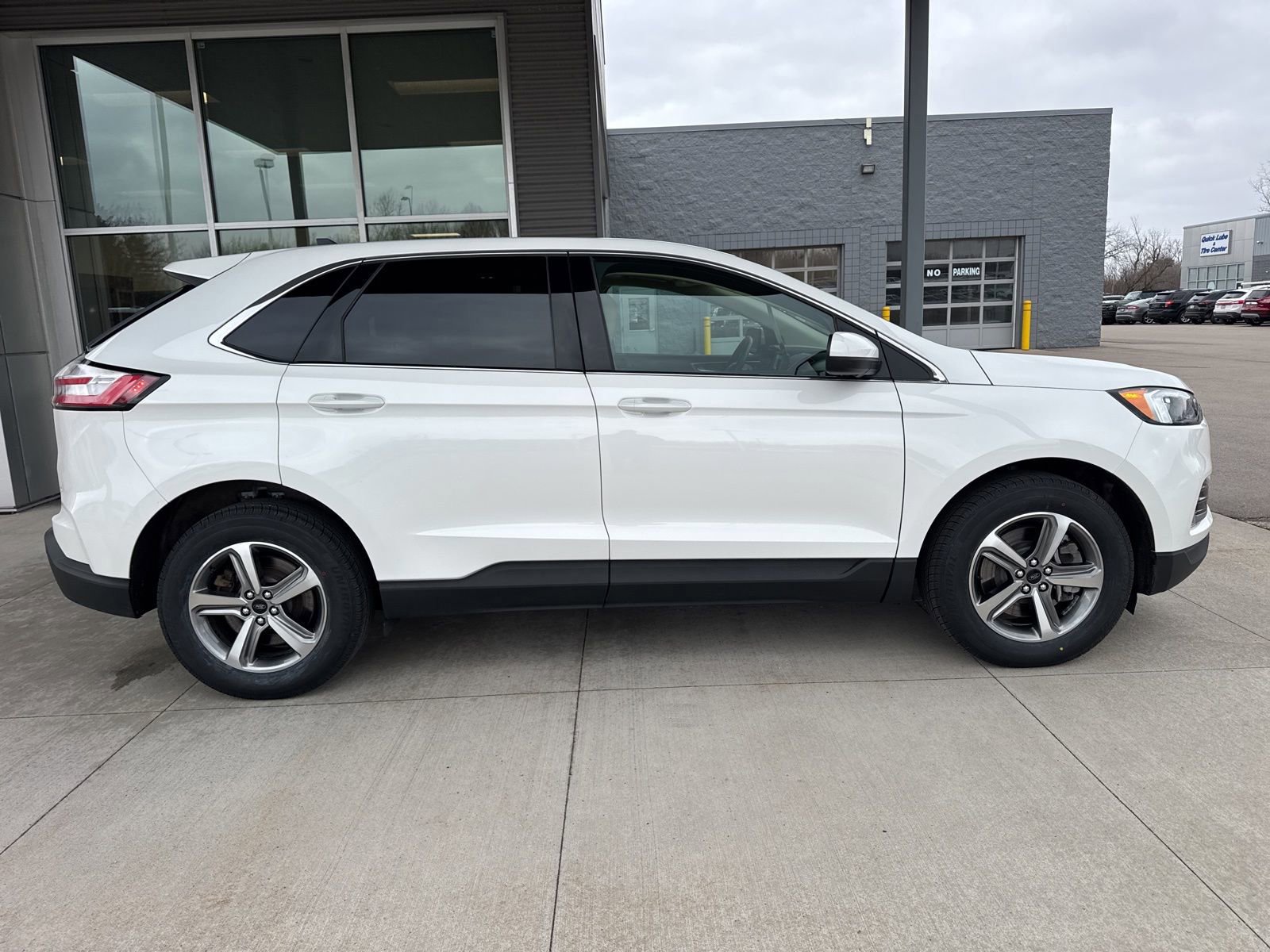 Certified 2023 Ford Edge SEL w/ Convenience Package image 2