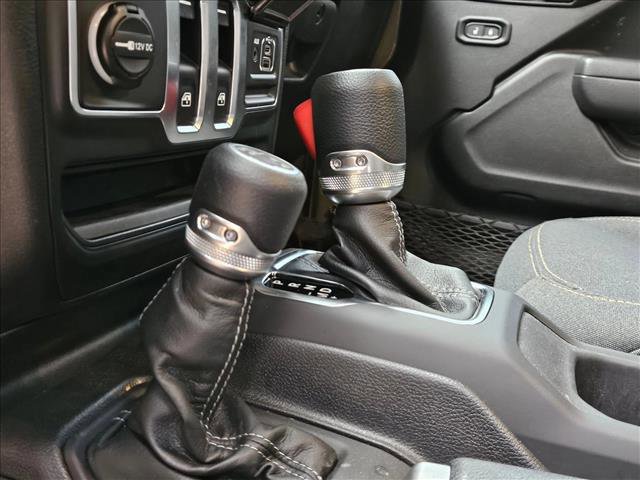 Used 2025 Jeep Wrangler Sport AWD/4WD image 13