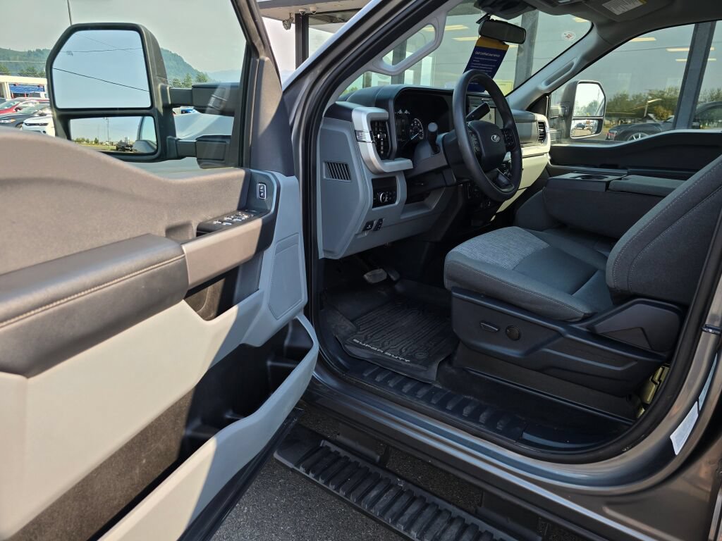 Certified 2025 Ford F350 XLT AWD/4WD image 14