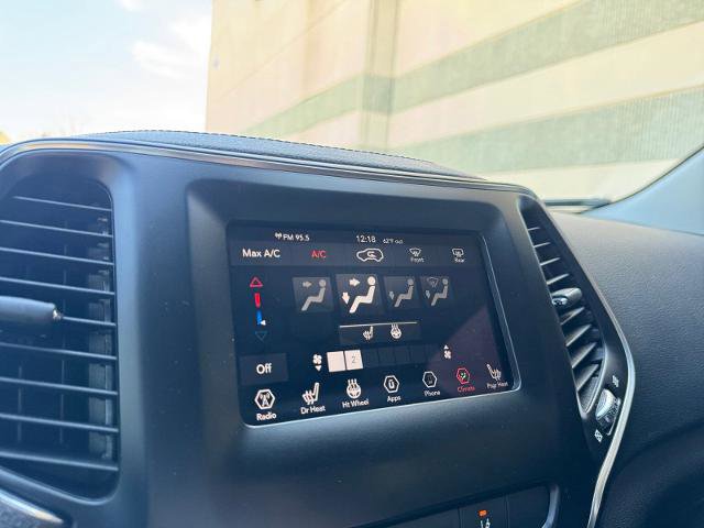 Used 2021 Jeep Cherokee Latitude Plus image 23