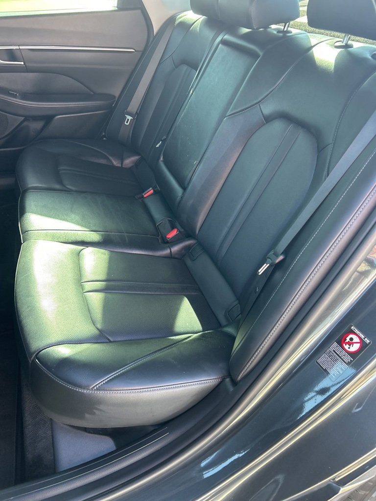 Used 2021 Hyundai Sonata Limited w/ Preferred Accessory Package image 5
