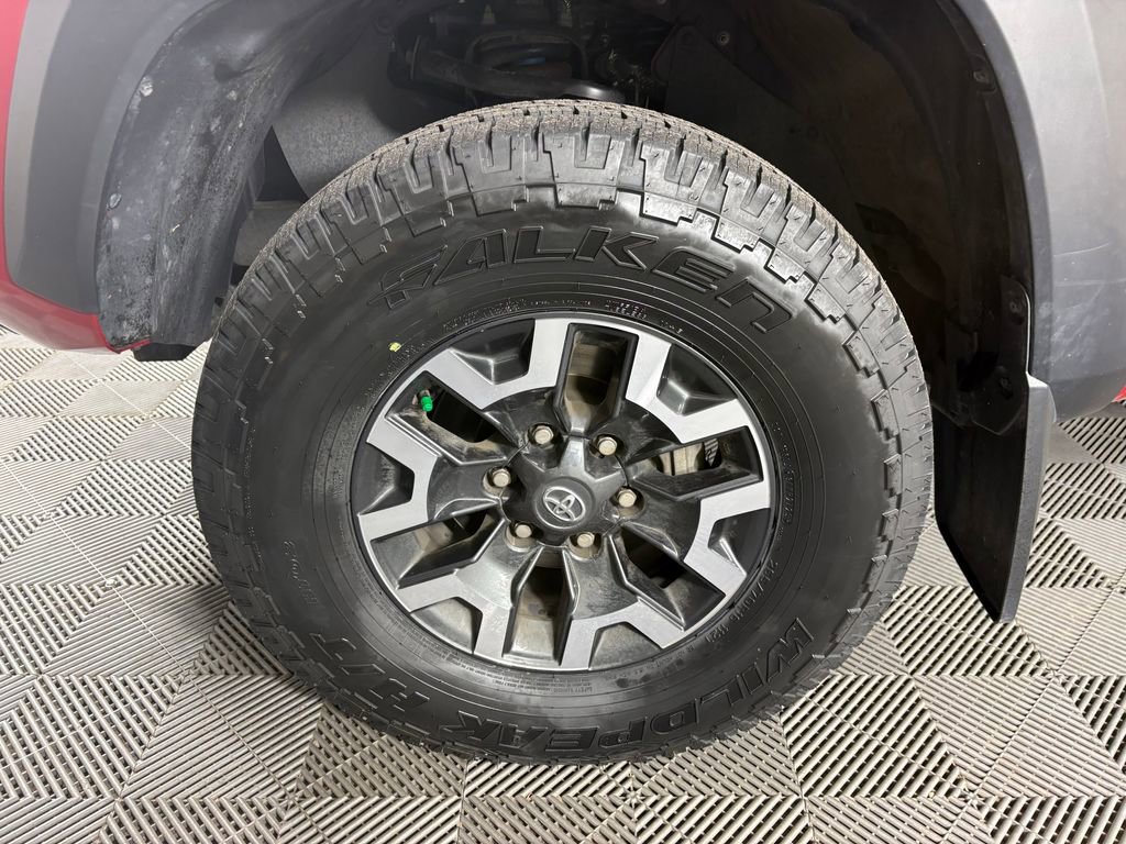 Used 2023 Toyota Tacoma TRD Off-Road w/ Technology Package AWD/4WD image 11