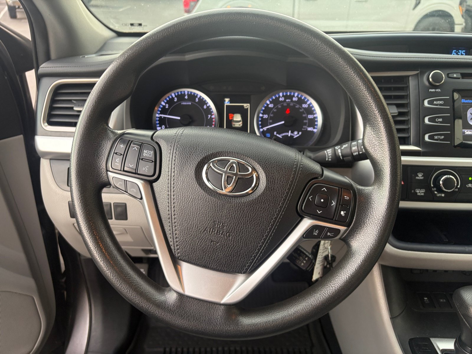 Used 2019 Toyota Highlander LE AWD/4WD image 9