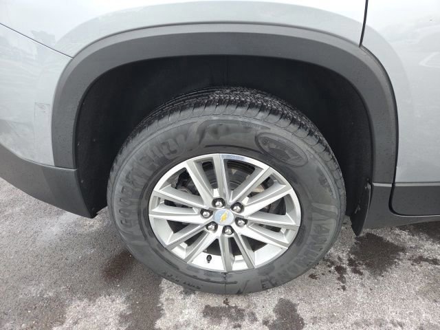 Used 2023 Chevrolet Traverse LT image 11