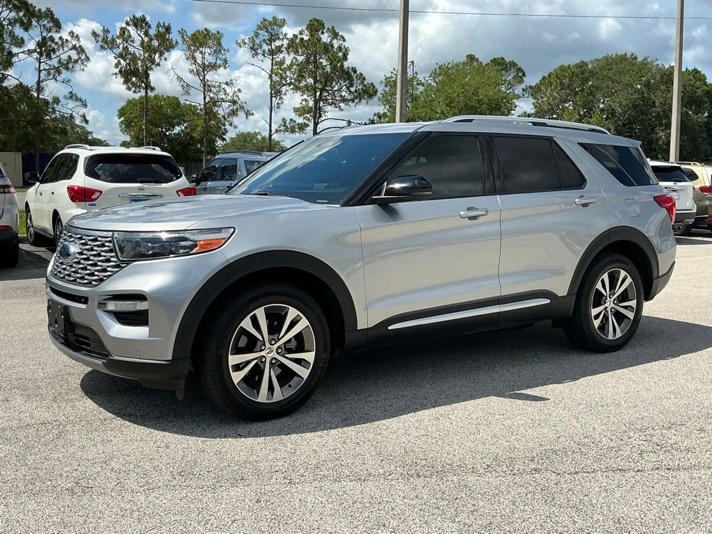 Certified 2020 Ford Explorer Platinum w/ Premium Technology Package AWD/4WD image 2