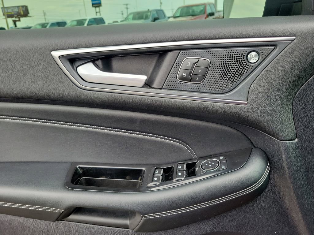 Certified 2020 Ford Edge Titanium AWD/4WD image 19