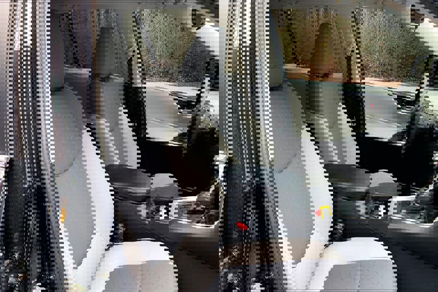 Used 2020 Toyota RAV4 XLE w/ Convenience Package image 11