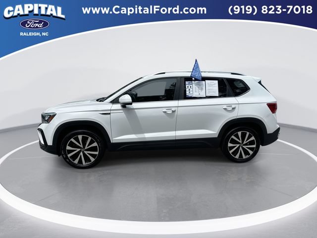 Used 2023 Volkswagen Taos SE w/ Panoramic Sunroof Package AWD/4WD image 5