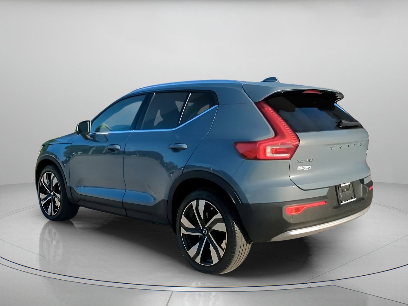 Used 2023 Volvo XC40 B5 Plus w/ Protection Package Premier image 13