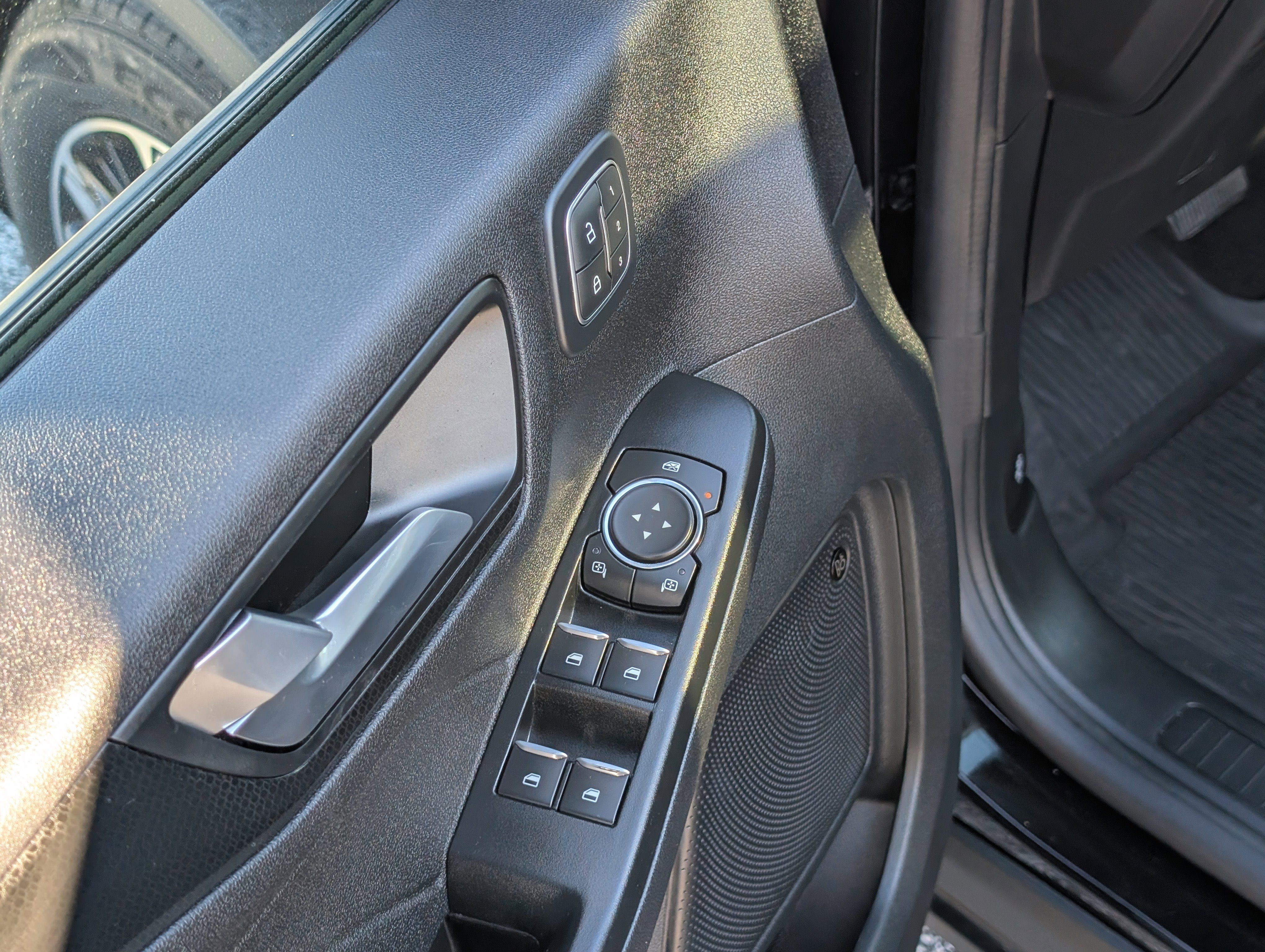 Certified 2022 Ford Escape SEL w/ SEL Stealth AWD Package image 21